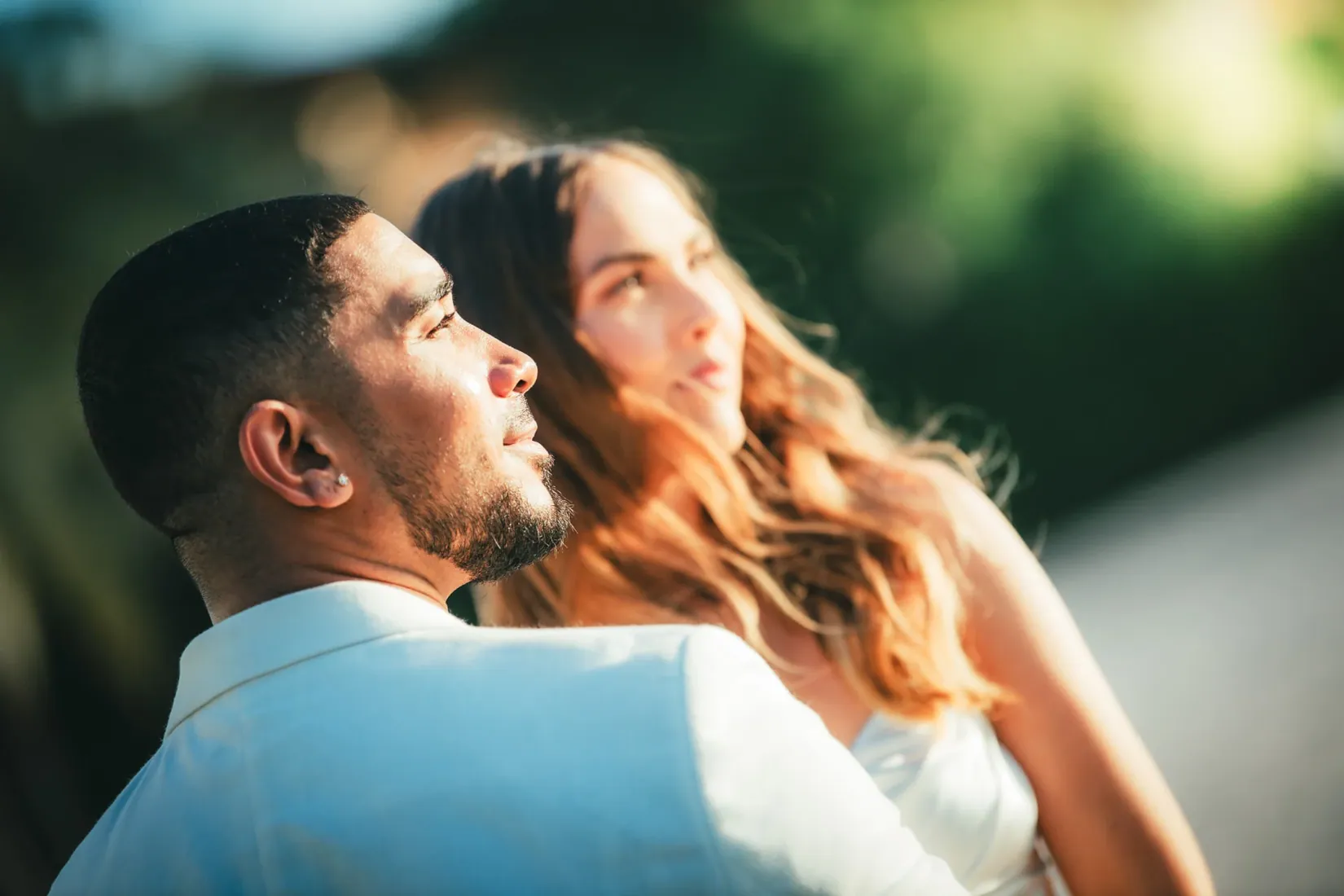 Couple sharing a kiss in tropical greenery in Grand Cayman